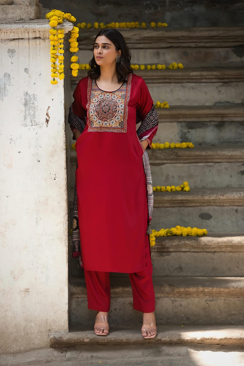 Black/Red Gajji Silk Full Suit